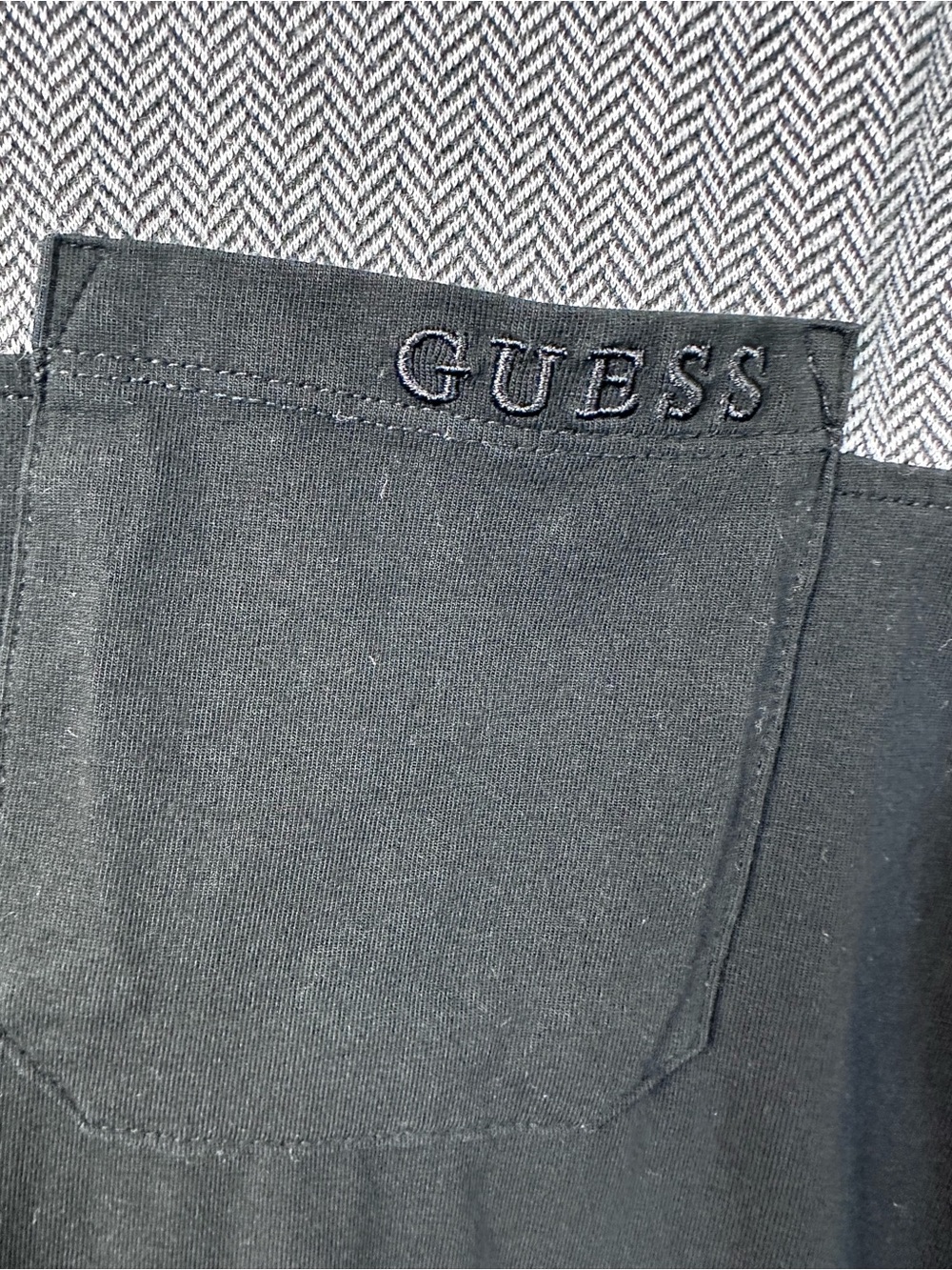 GUESS Black & Gray Men's Short Sleeve Crew Pocket Tee - Picture 2 of 4